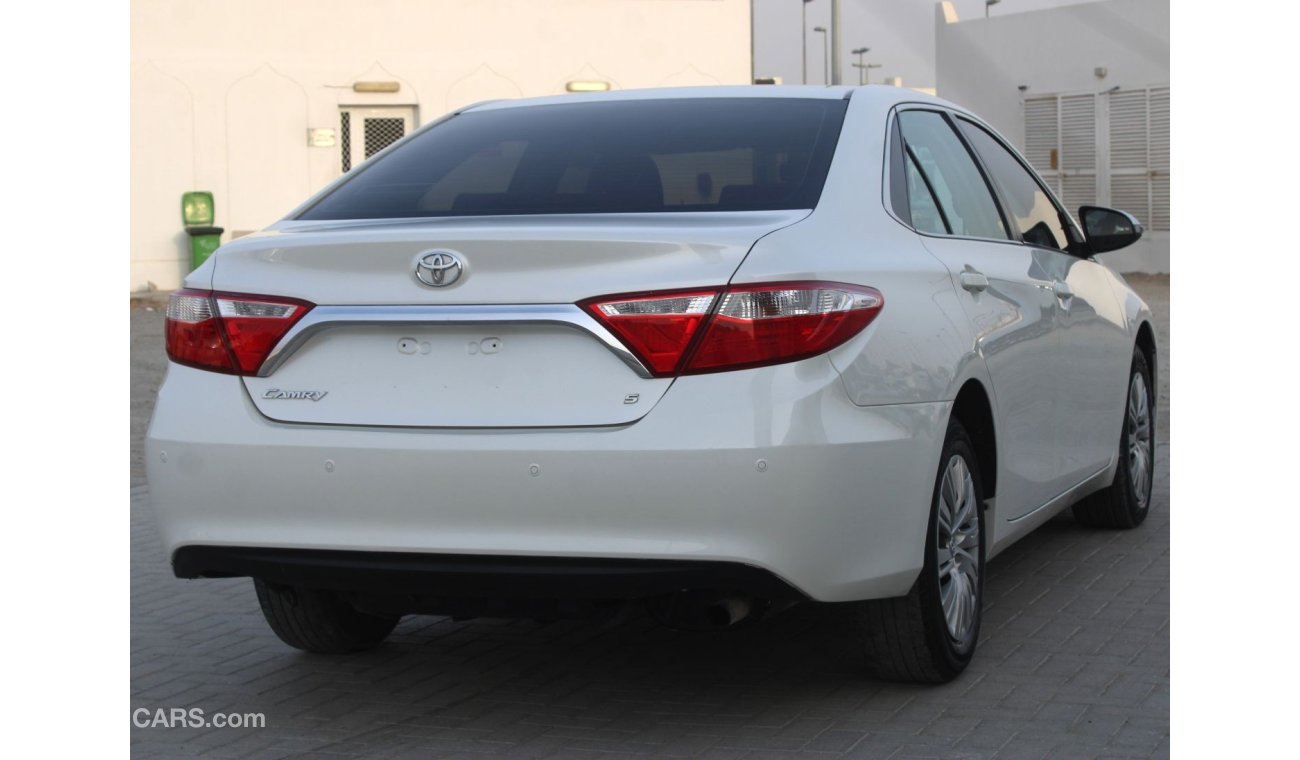 Toyota Camry S TOYOTA CAMRY 2016 WHITE GCC 2.5 EXCELLENT CONDITION WITHOUT ACCIDENT