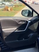 Toyota RAV4 XLE 2.5 L AWD leather seats, push start 2024