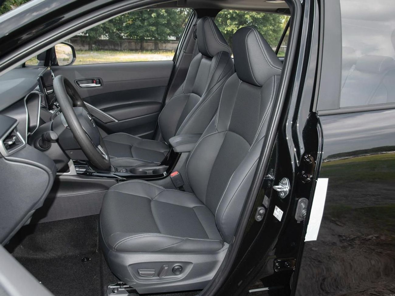 تويوتا فرونتلاندر 2025 TOYOTA FRONTLANDER LUXURY ,2.0L,HYBRID,ELITE,LEAHTER SEAT,DRIVER POWER SEAT,SUNROOF,BACK DOOR P