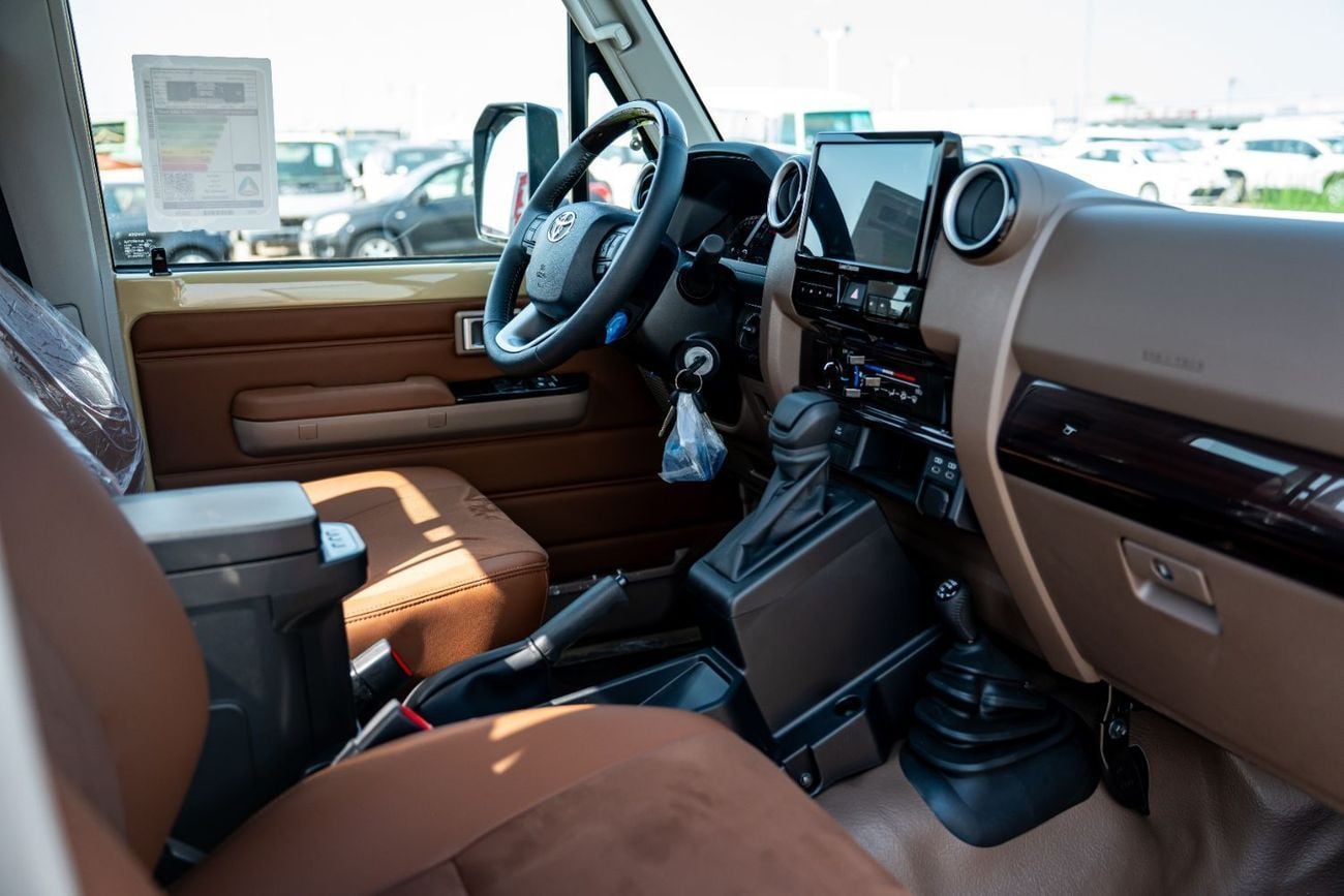 تويوتا لاند كروزر Toyota Land Cruiser Pickup LC79  S-C (4.0L  P A-T M-2025