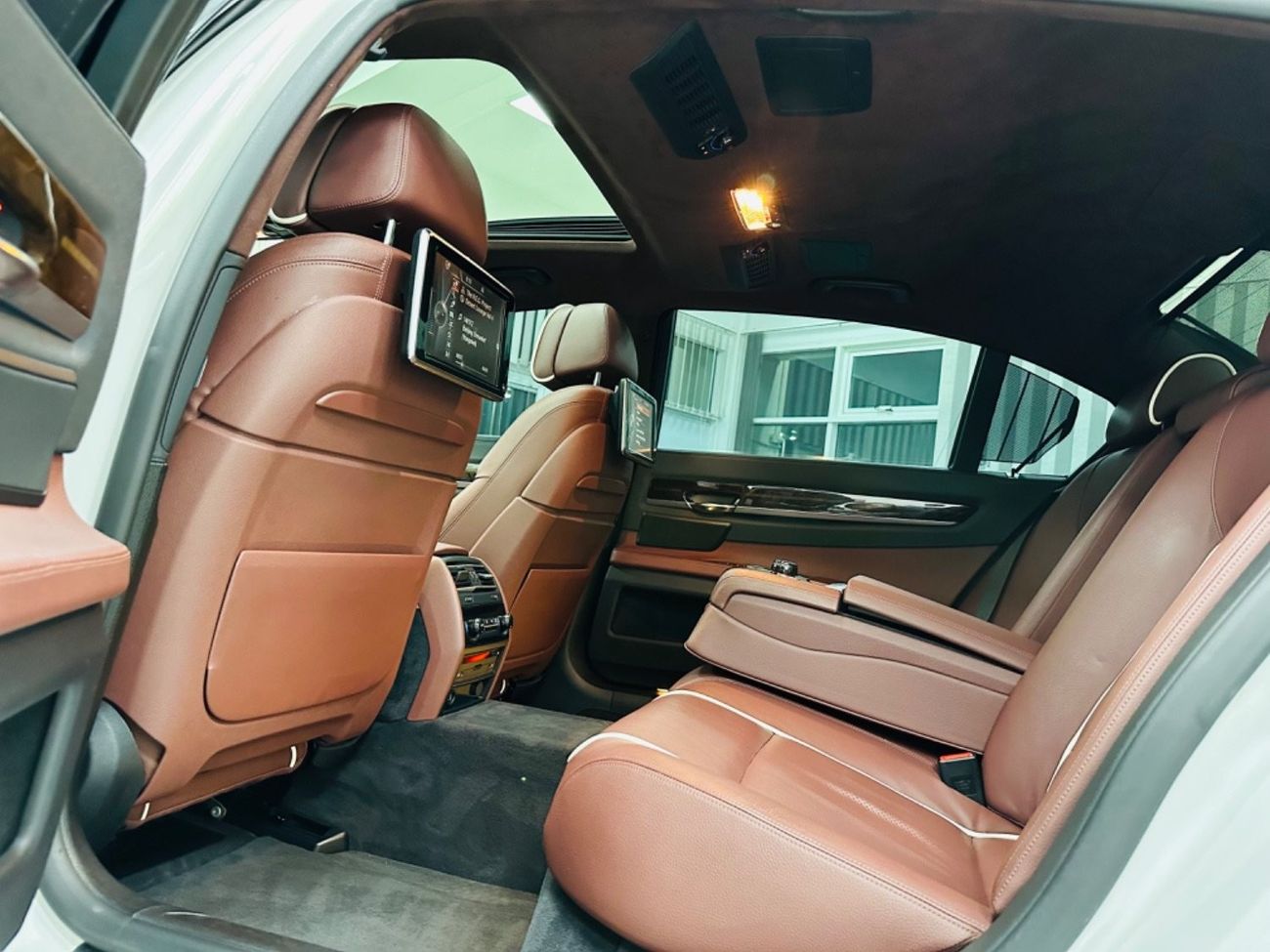 BMW 750Li Exclusive GCC .. Perfect Condition .. Top Range .. V8 ..