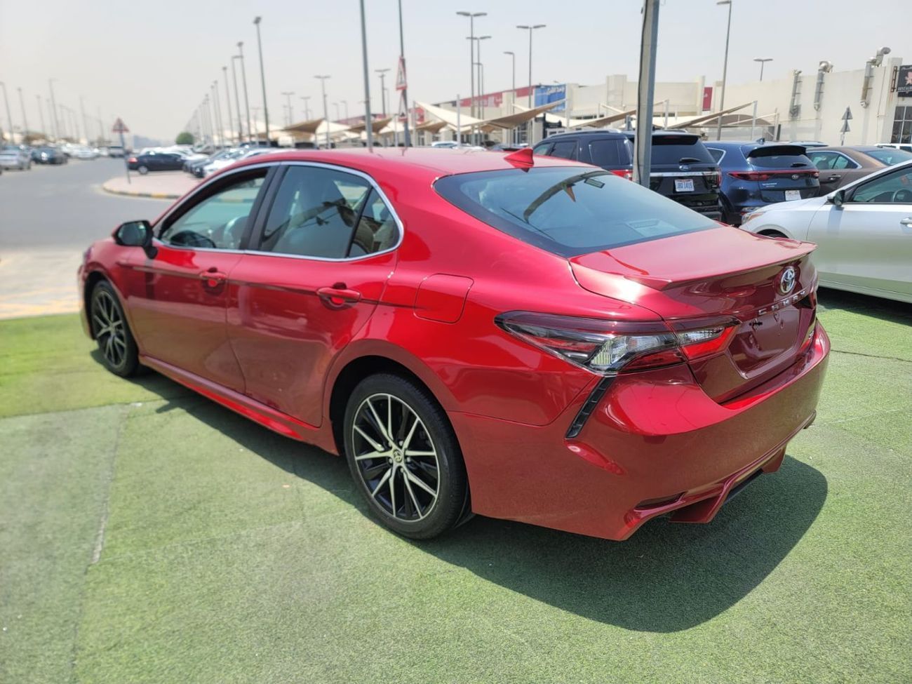 Toyota Camry SE 2.5L (181 HP)