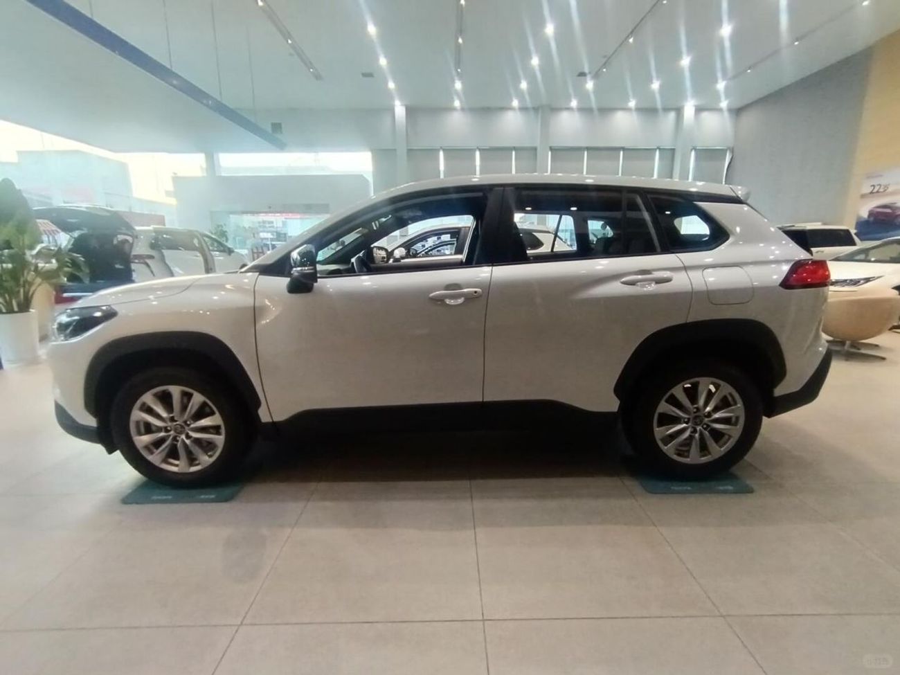 تويوتا كورولا كروس Corolla Cross20262.0L Intelligent Electric Elite Edition 2026 New Shape HYBRID