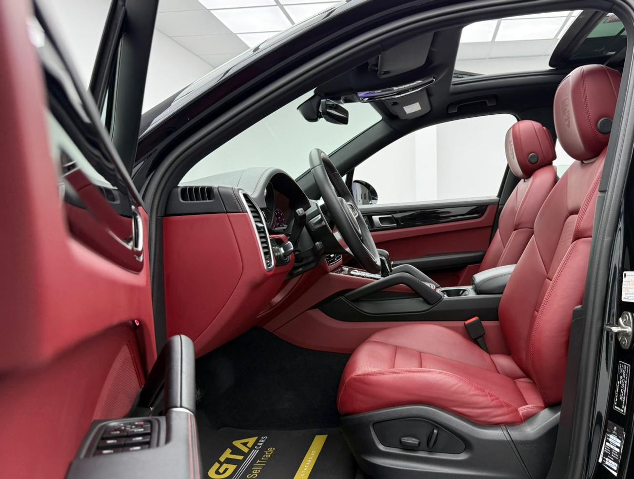 بورش كايان Std 3.0L (335 HP) 2022 Porsche Cayenne, Warranty, Full Service History, Sport Chrono Package, Excell