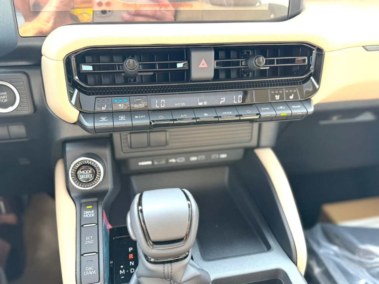 تويوتا برادو TOYOTA PRADO  2.4 L     V4  MODEL 2026  HP.    264 INTERIOR BAGE  COLLAR black