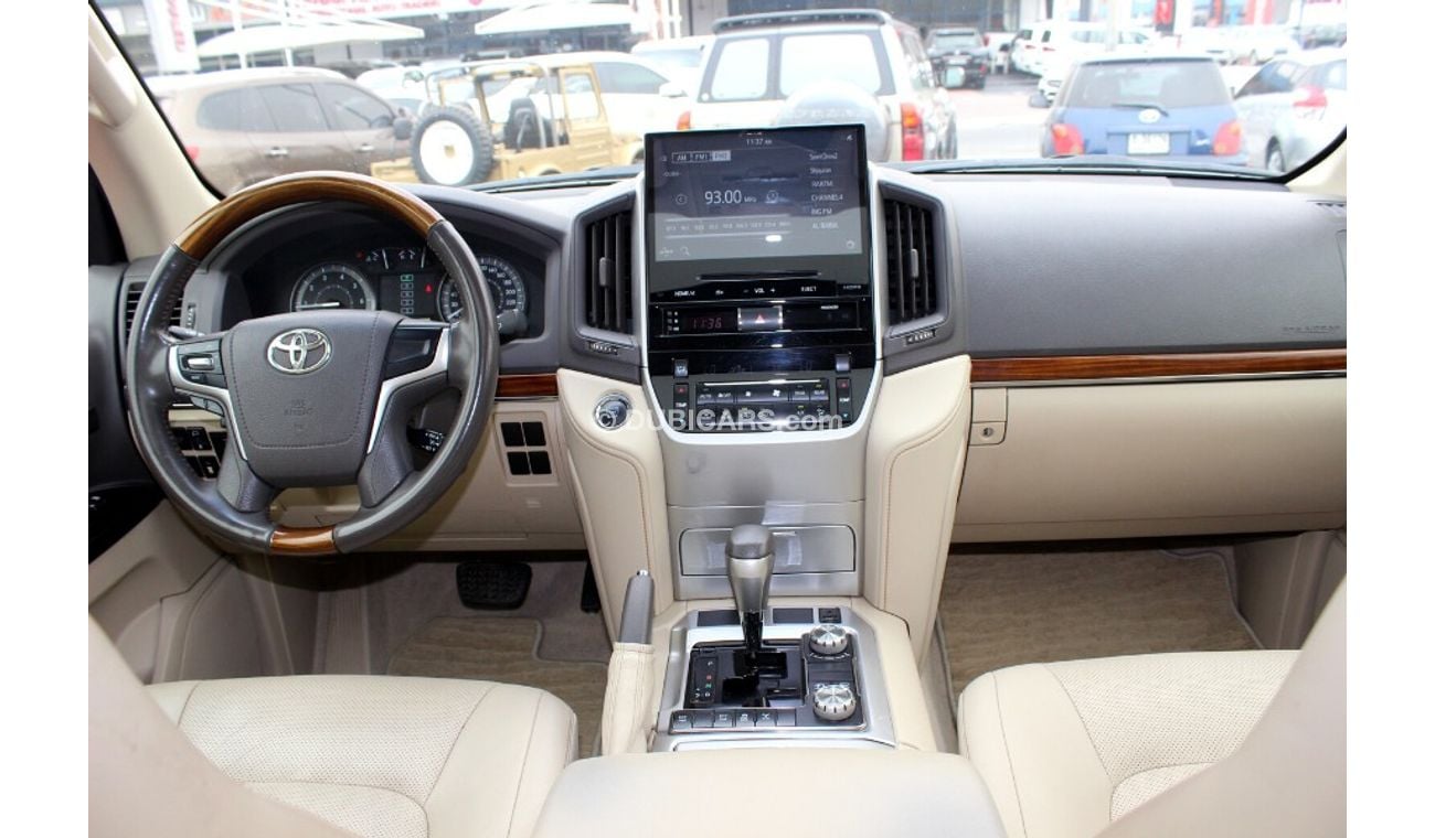 Toyota Land Cruiser (2018) GXR V8, GCC