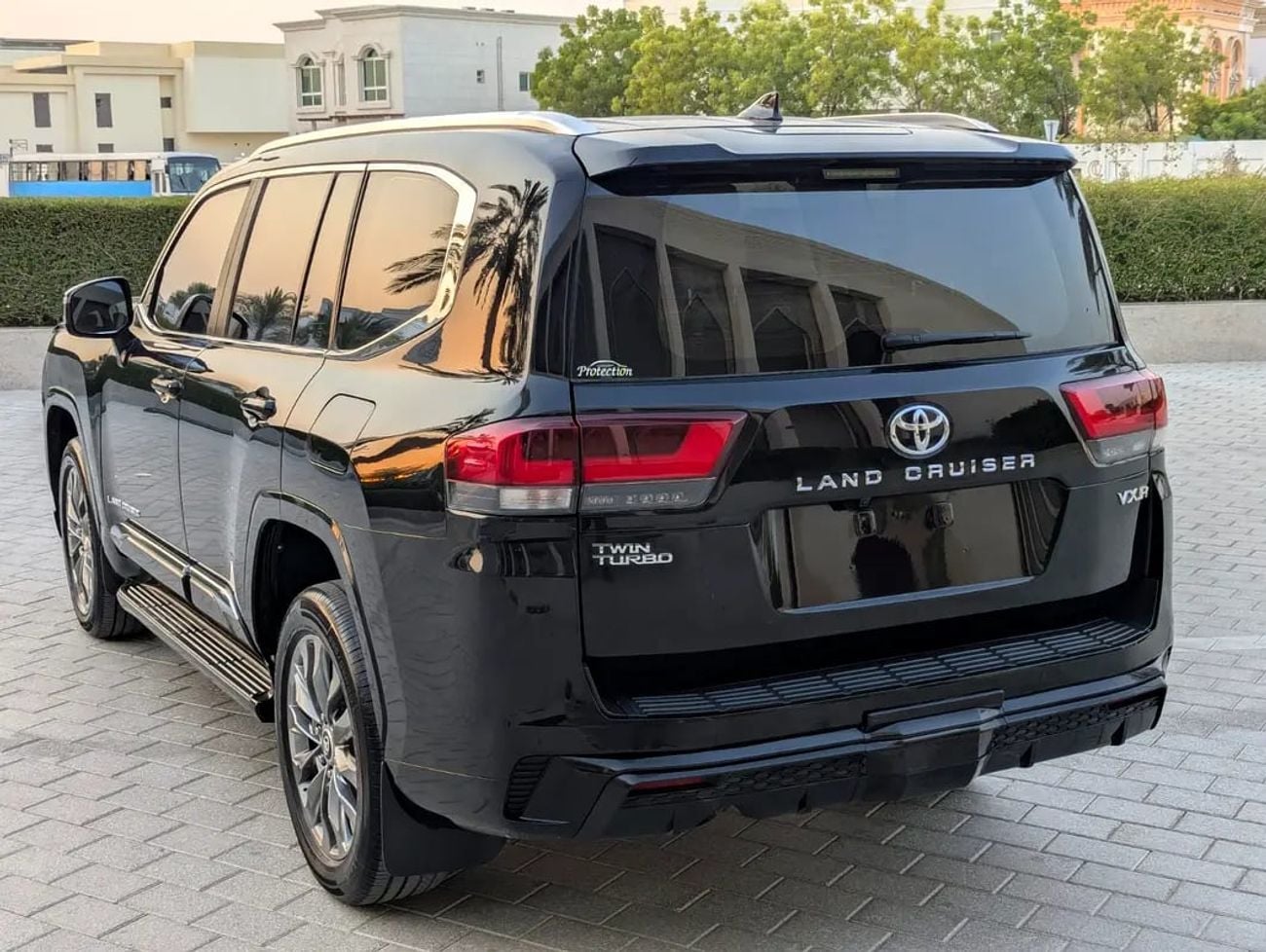 تويوتا لاند كروزر VXR 2023 GCC Specs Interior and Exterior Excellent Condition