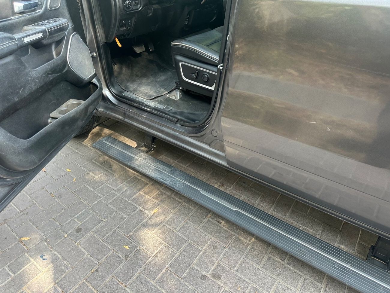 رام 1500 2022 Laramie | 5.7L HEMI V8 | 4x4 | Full Option | American Specs | Low mileage