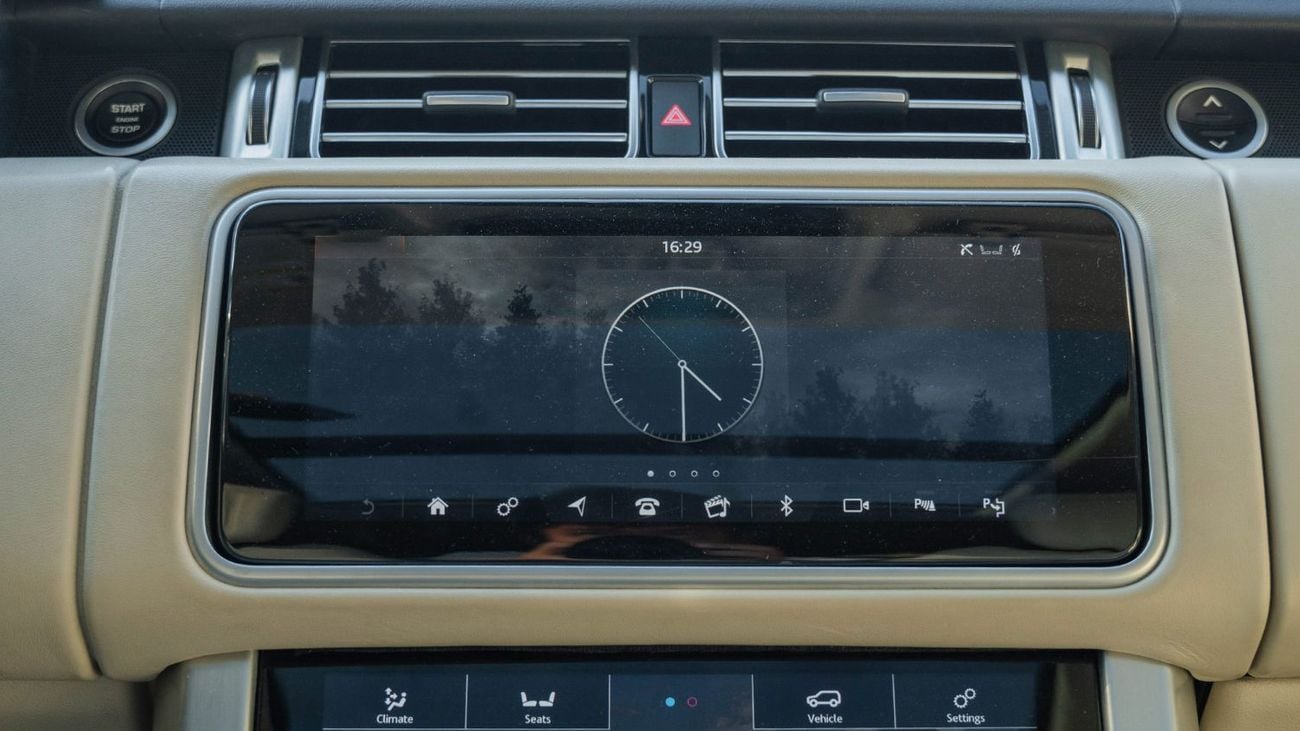 Land Rover Range Rover Supercharged 5.0L 2020 Land Rover Range Rover Vogue Supercharged LWB (Long Wheelbase) V8 5.0L AT Pet