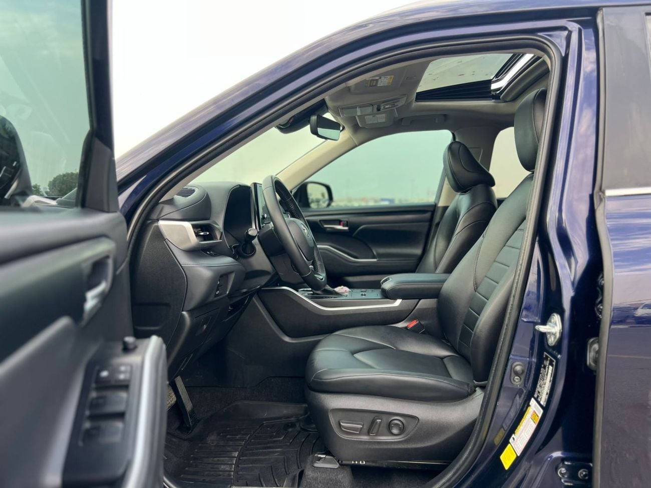 Toyota Highlander LTD HEV 2023 Toyota Highlander Hybrid Full Option - 2.5L V4 - Sunroof - Rear Camera & Radar Leather Sea