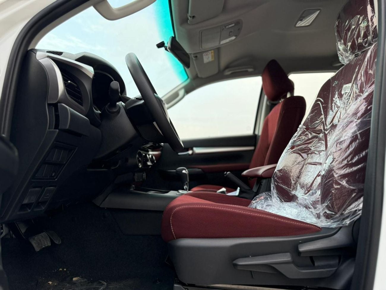 تويوتا هيلوكس TOYOTA HILLUX OMANI SPEC 2.7L WITH COMPRESSOR 2026 MODEL