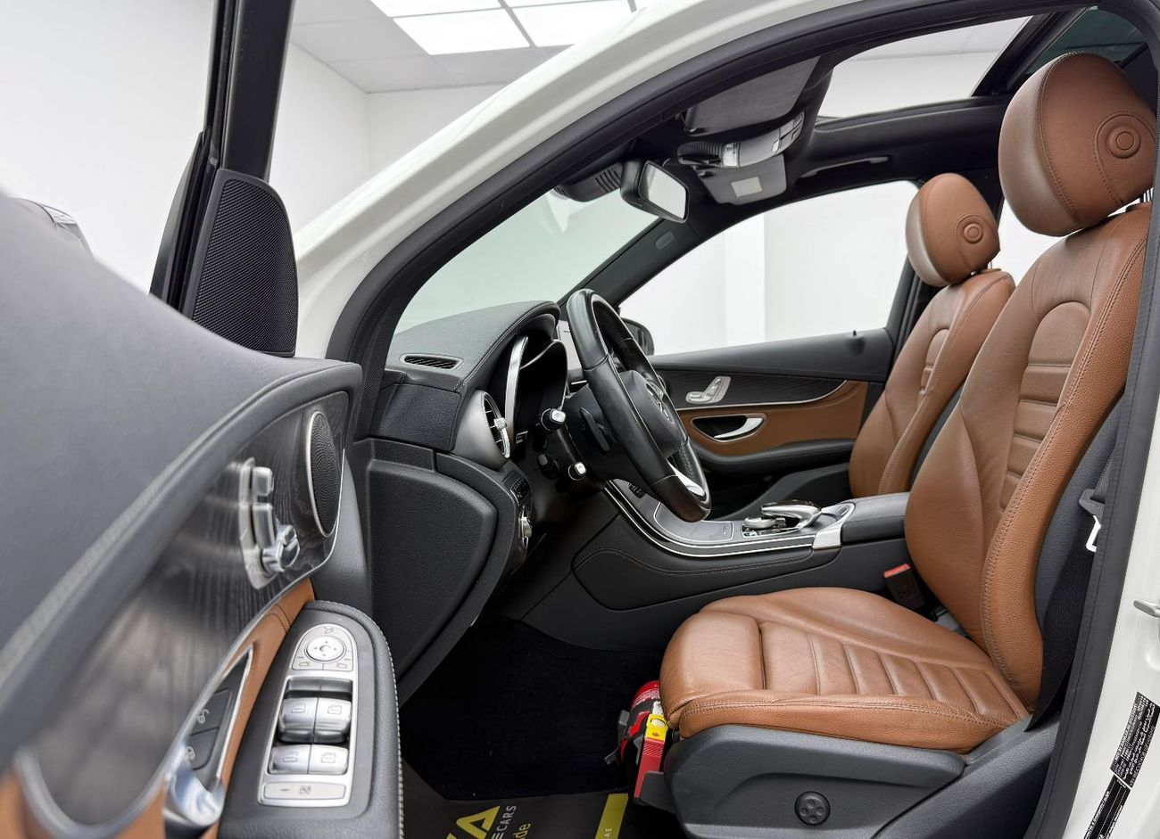 Mercedes-Benz GLC 250 4MATIC 2.0L 2016 Mercedes Benz GLC250 AMG 4MATIC, Service History, Excellent Condition, GCC