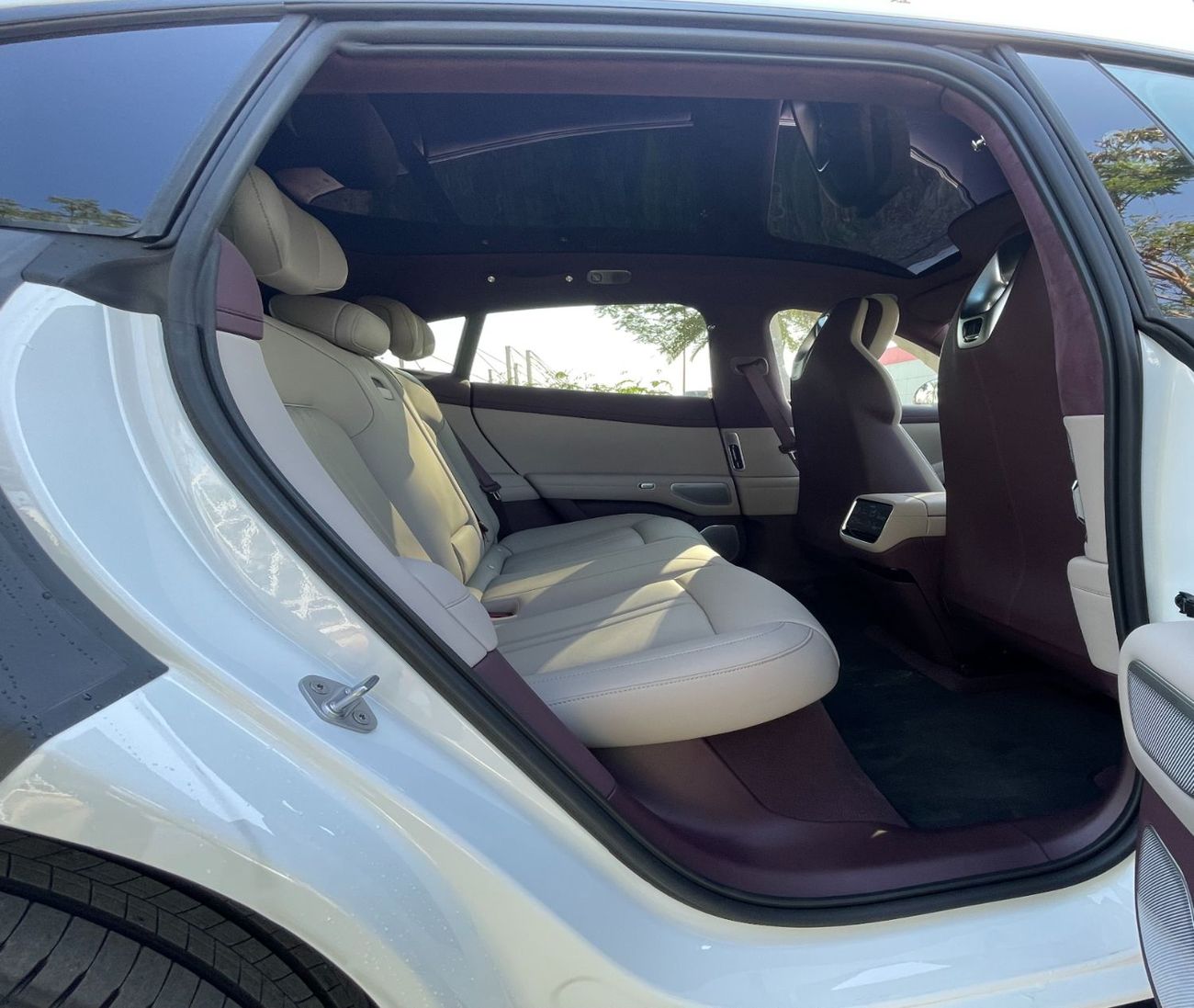 شاومى YU7 Max- 690 HP (681 bhp or 508 kW). range of up to 760 km