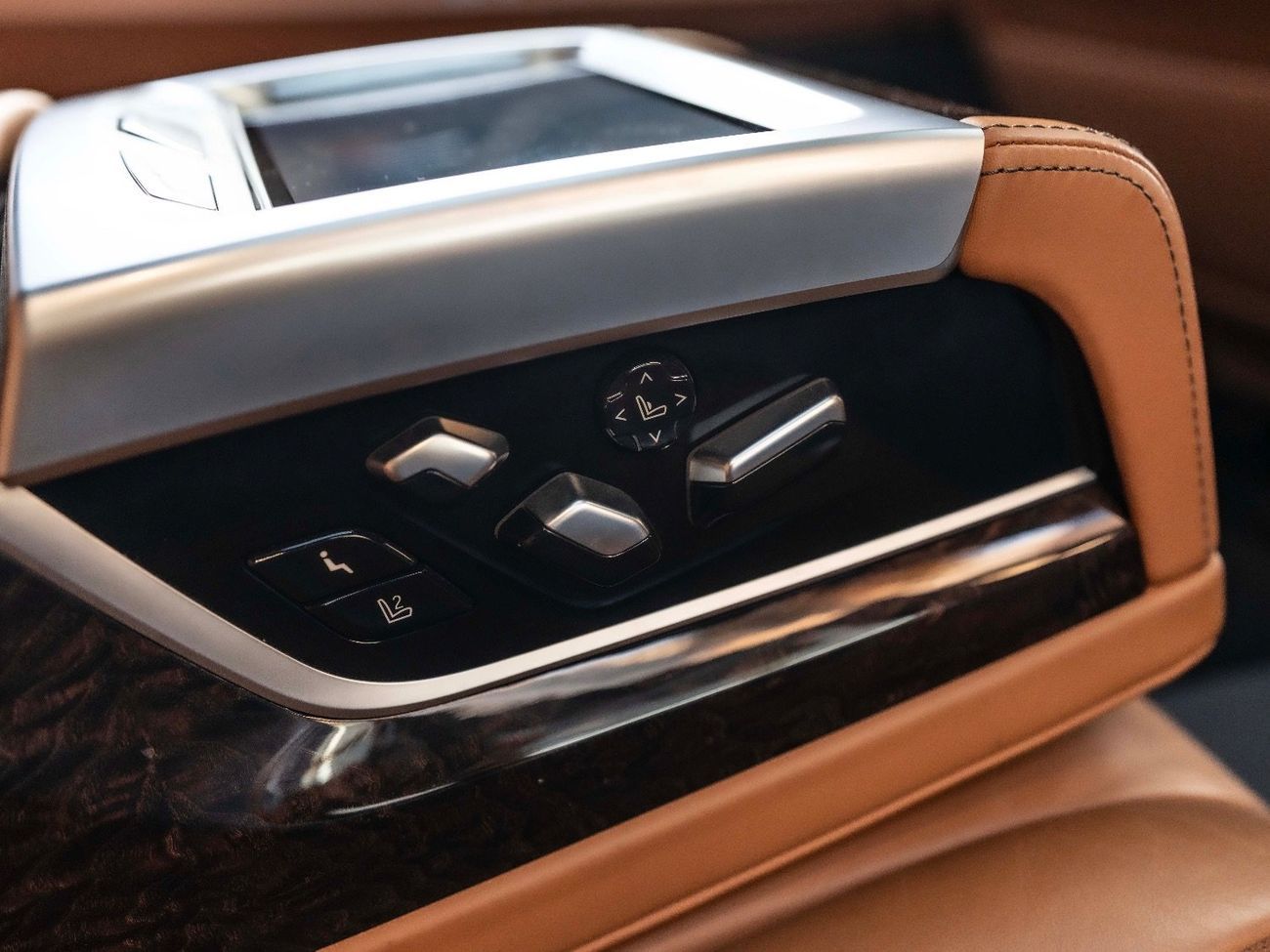 بي أم دبليو 740Le منخفضة الاميال عالية المواصفات خليجية