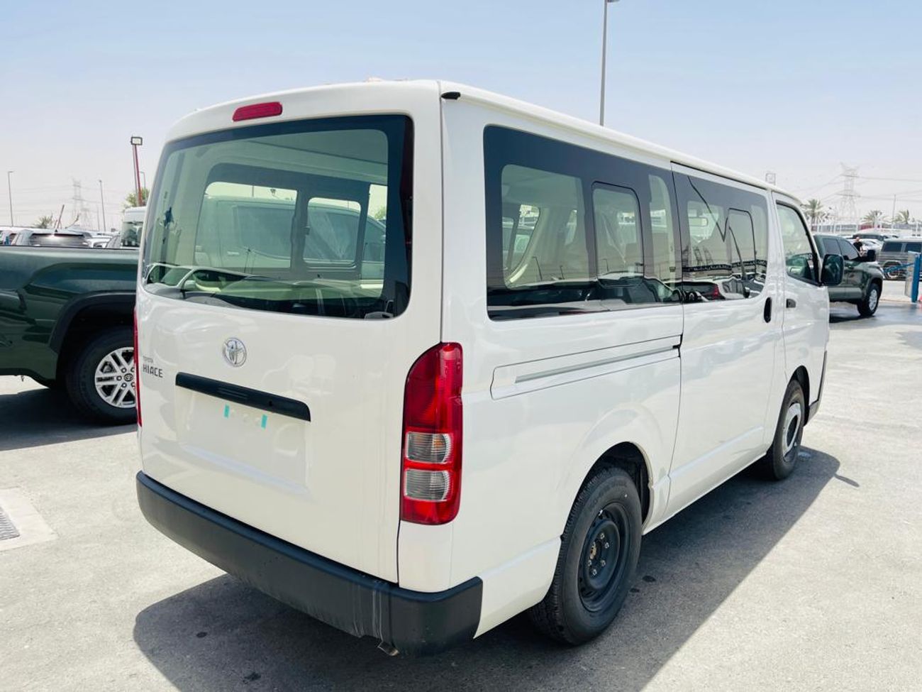 Toyota Hiace toyota hiace std 2.5l glass van