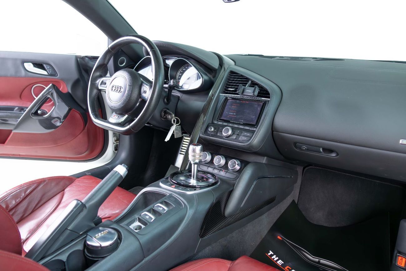 Audi R8 Spyder FSI 4.2L (430 HP) GCC-V8 Naturally Aspirated-Red Interior-Bang Olufsen Sound System