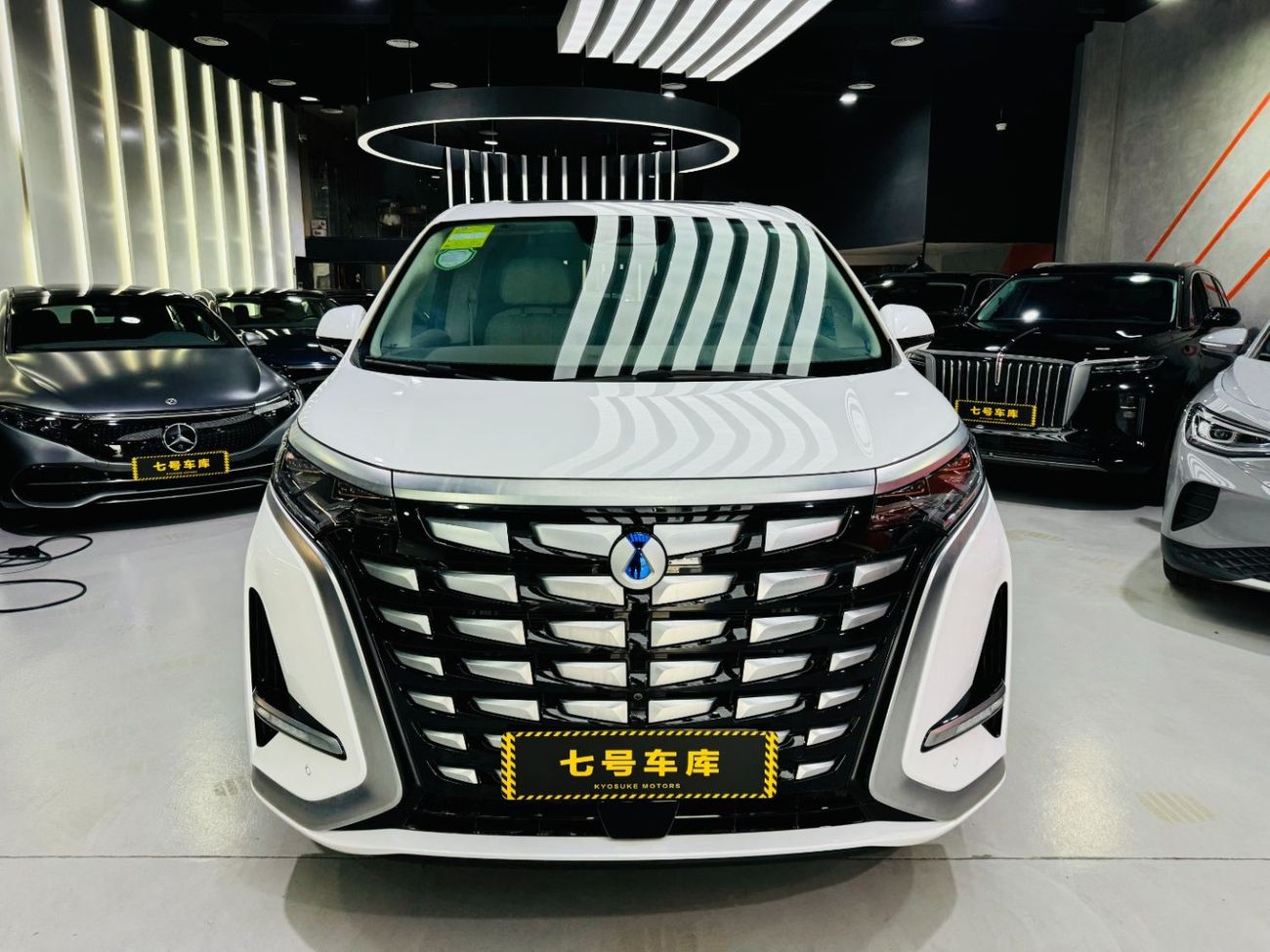 Denza D9 4WD Top Option