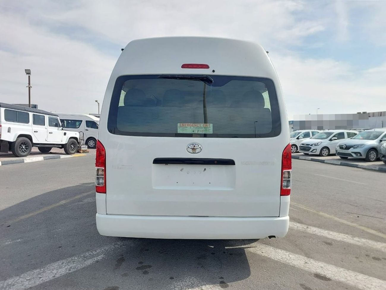 تويوتا هاياس TOYOTA HIACE COMMUTER VAN RHD 2015 MODEL 3.0 L DIESEL AUTOMATIC(PM23061)