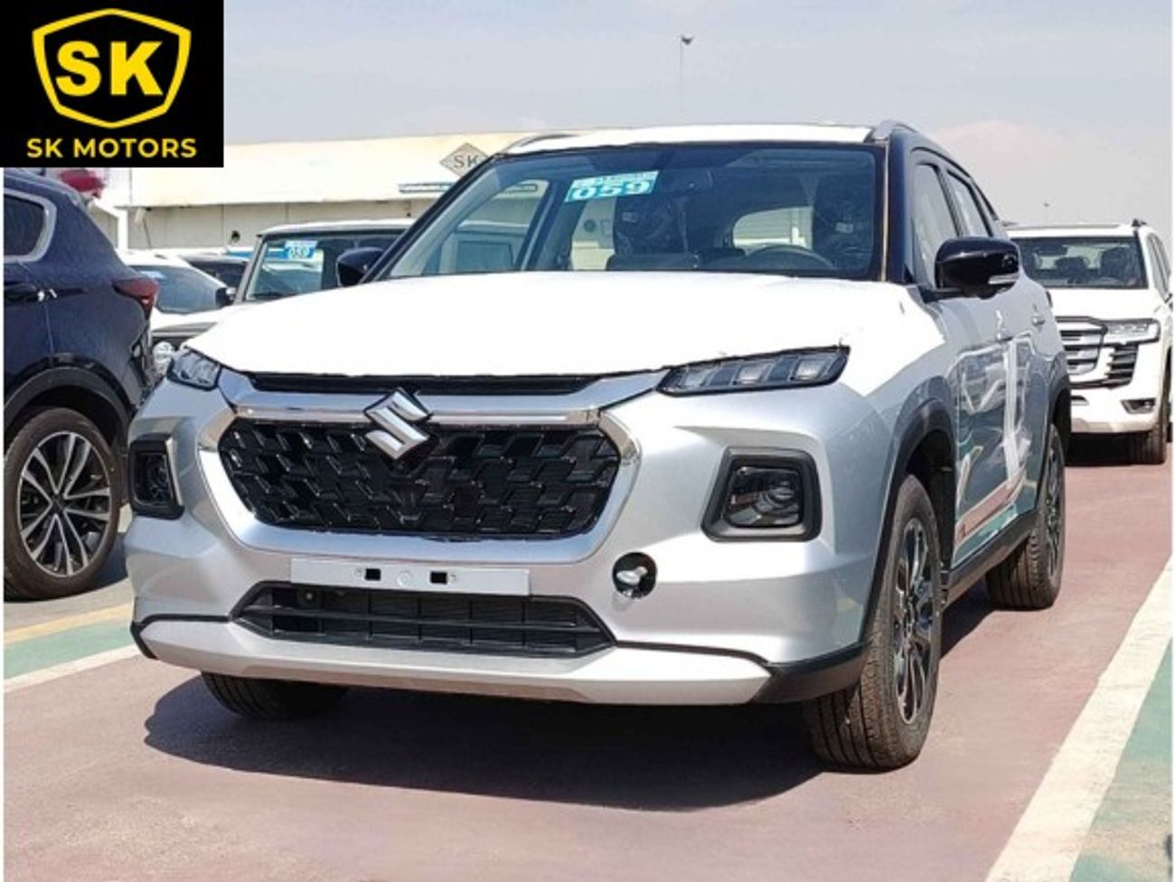 Suzuki Grand Vitara GLX / HYBRID / DOUBLE TONE / 1.5L V4 /  "9" DISPLAY / HEADUP DISPLAY / PANORAMIC (CODE # GVHB4X4F)