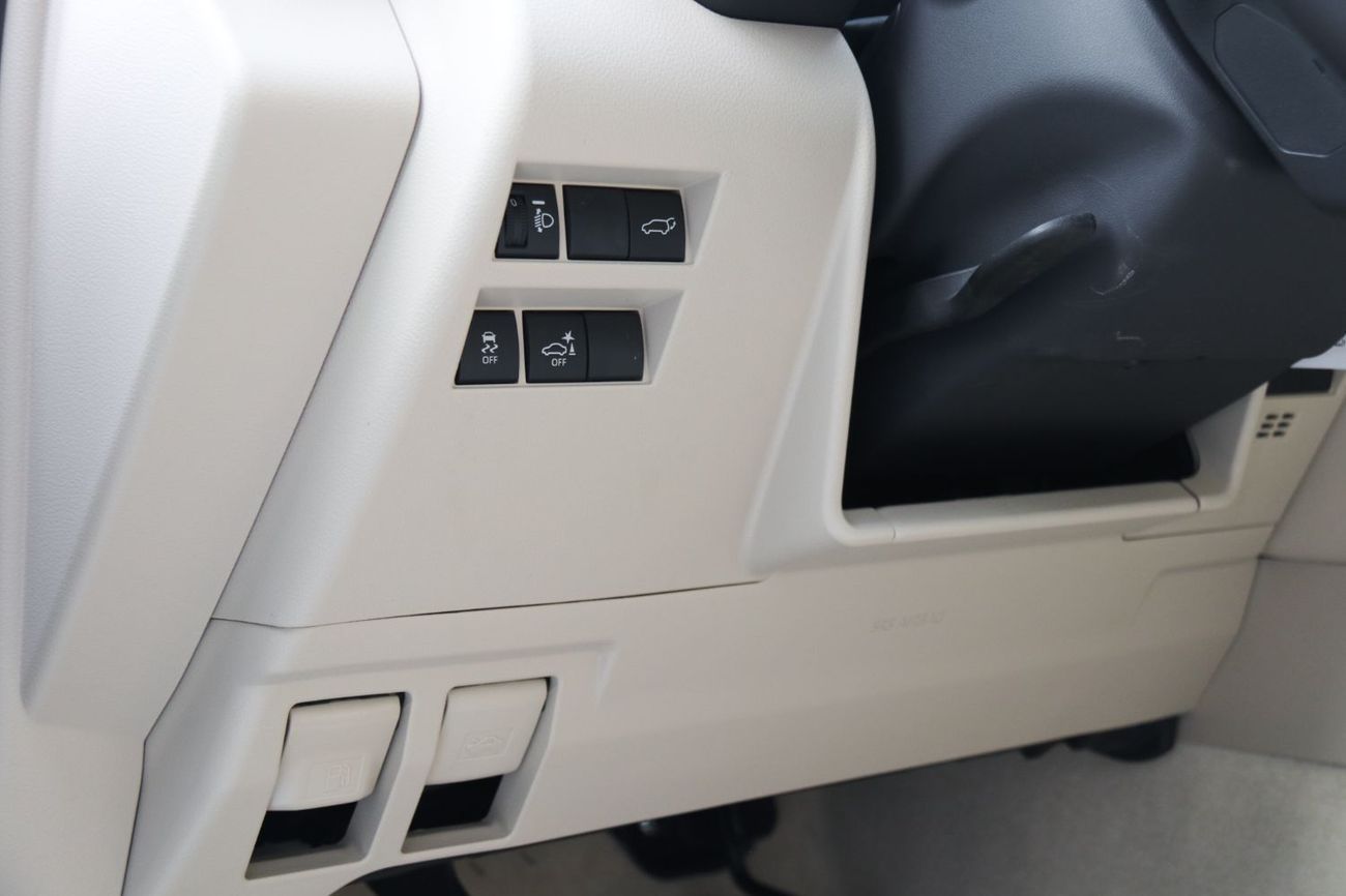 Toyota Land Cruiser GXR 3.5L Toyota Land Cruiser GXR | 3.5L Turbo | No Radar | Best Export price