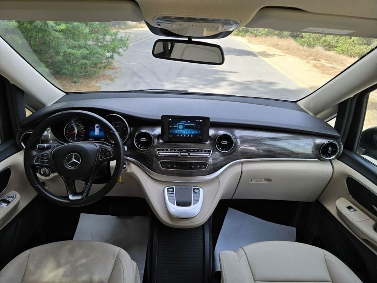 Mercedes-Benz V 250 Std 2.1L MERCEDES V-250 2022 GCC FULL OPTION // ACCIDENT FREE // PERFECT CONDITION