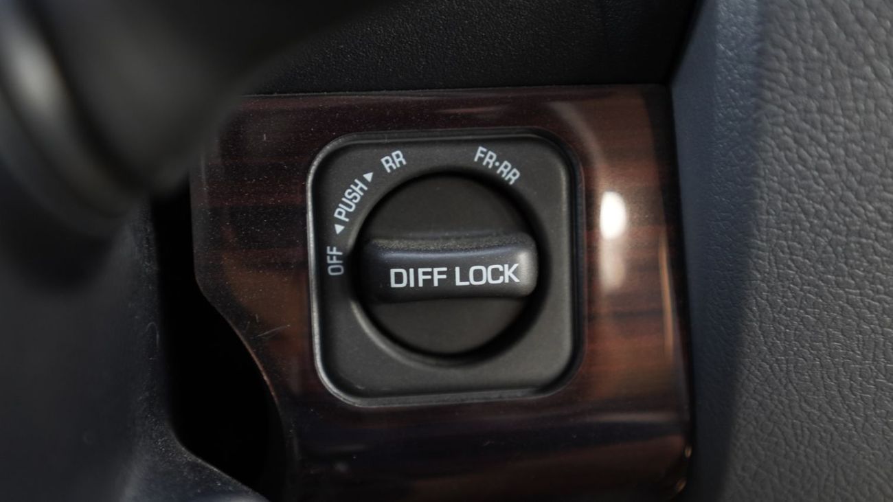 تويوتا لاند كروزر بيك آب TOYOTA LC PICKUP DOUBLE CABIN 4.0L V6 AUTOMATIC TRANMISSION MODEL 2025 WINCH-DIFFLOCK