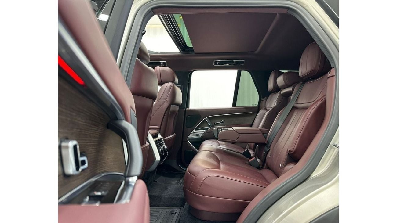 لاند روفر رينج روفر 2023 Range Rover Vogue P530 SE, 2 Years Range Rover Warranty, Fully Loaded, Very Low Kms, American