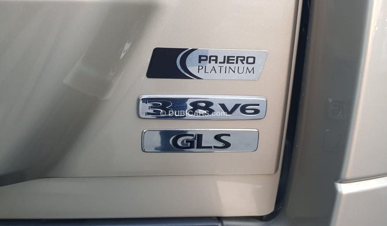 ميتسوبيشي باجيرو موديل 2017 خليجي فل مواصفات فتحه سقف وكراسي جلد ومثبت سرعه وتحكم كهربي كامل ونظام صوت ممتاز وكاميرا 