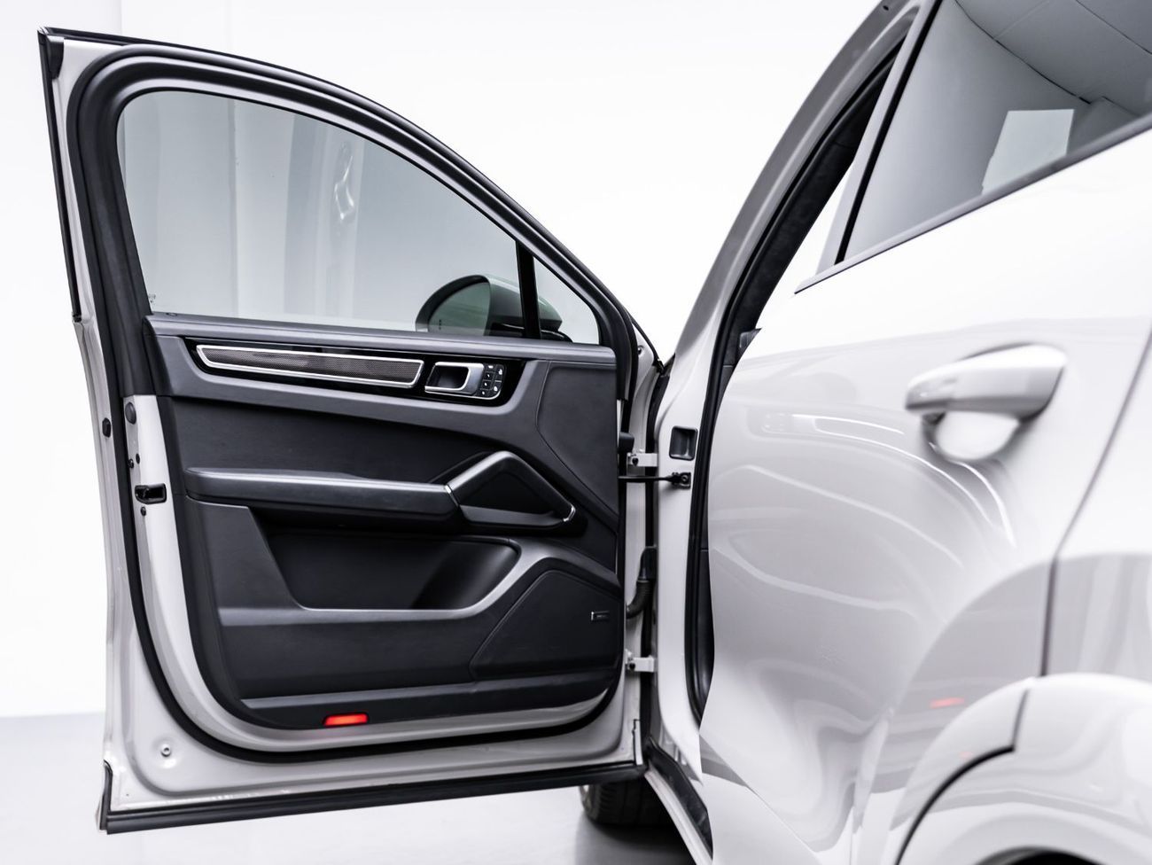 بورش كايان GTS Coupe