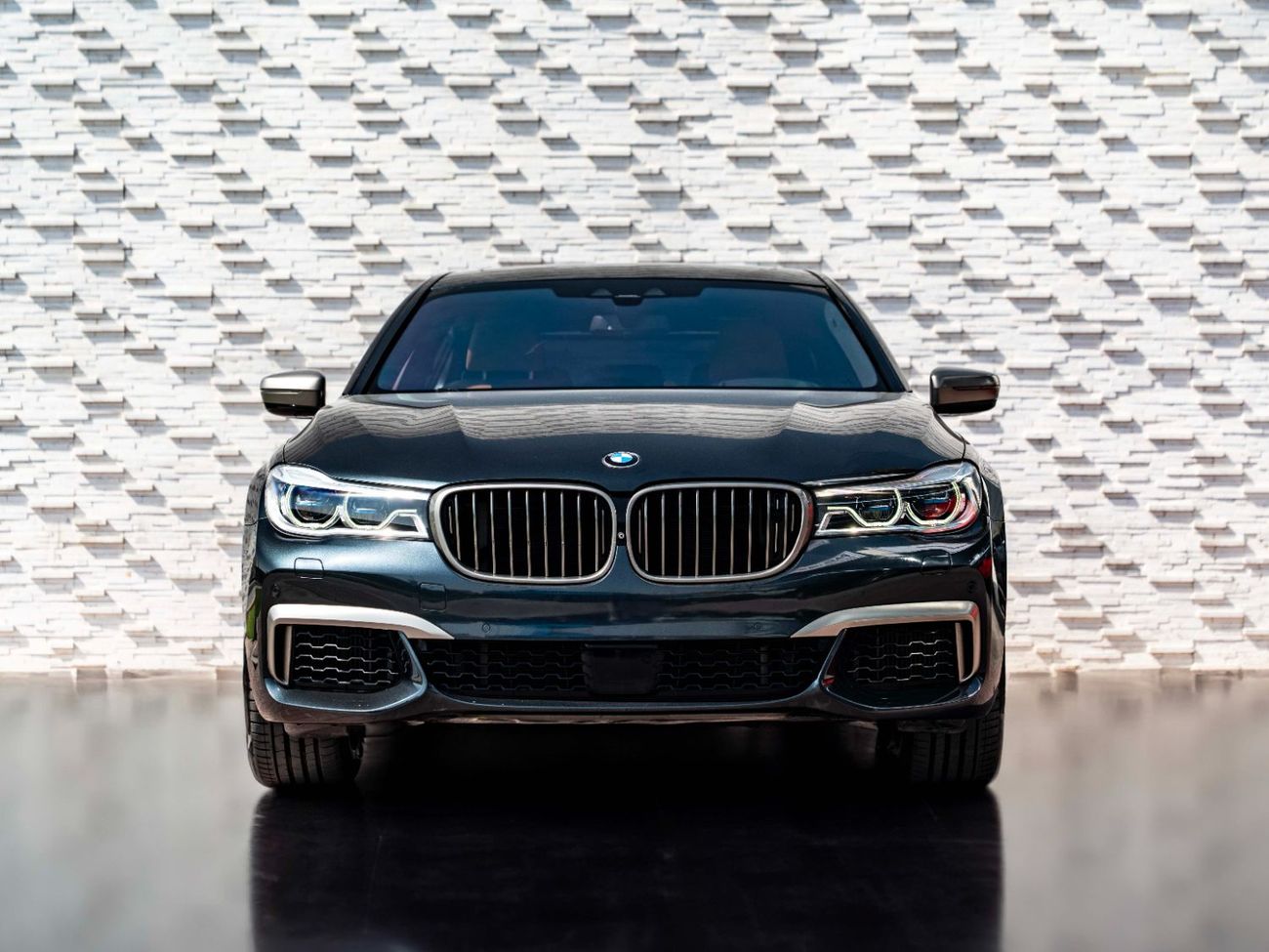 BMW M760Li xDrive 6.6L