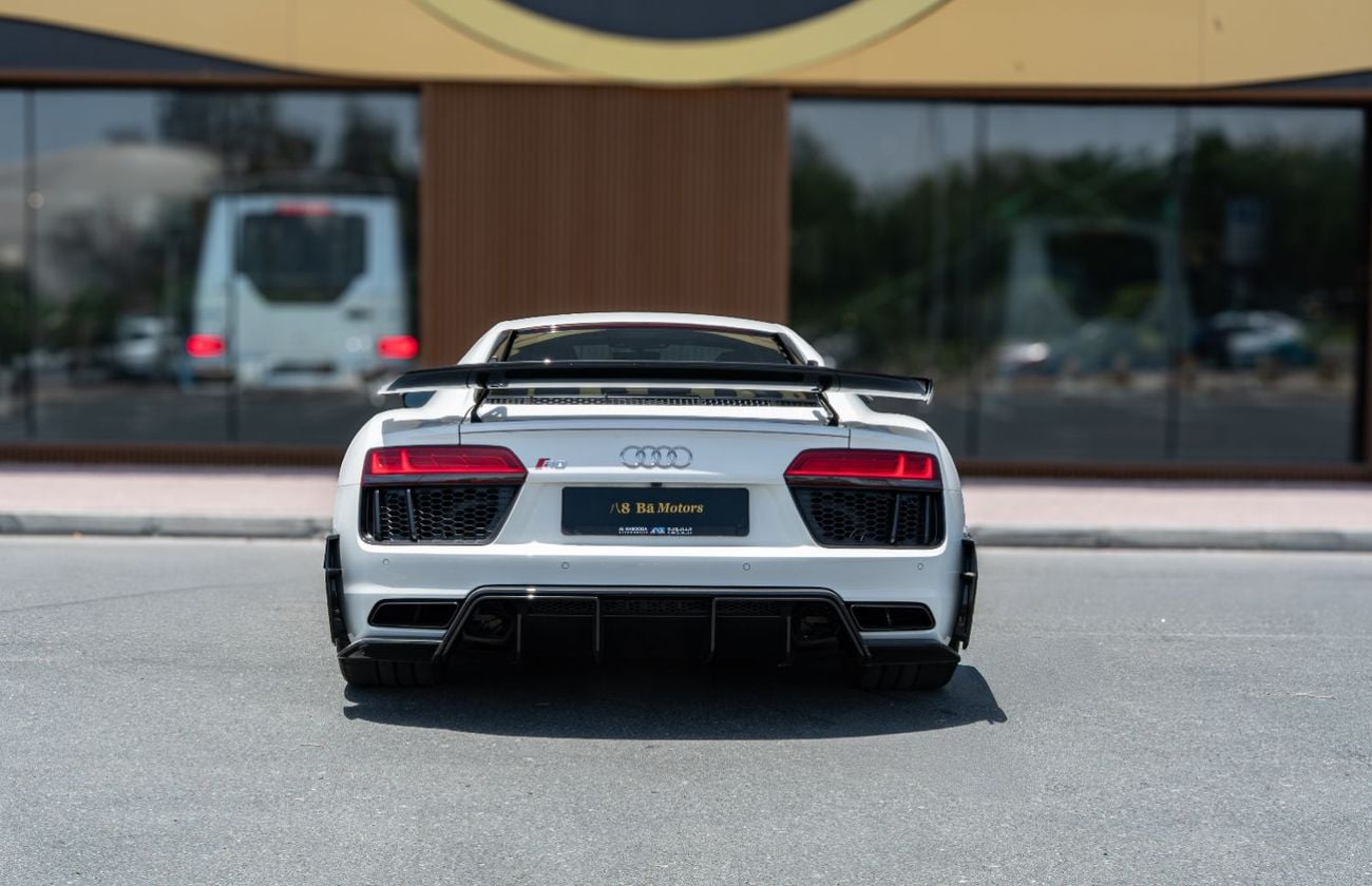 Audi R8 V10 PLUS GCC Specs | Very Clean And Low Mileage | Carbon Package