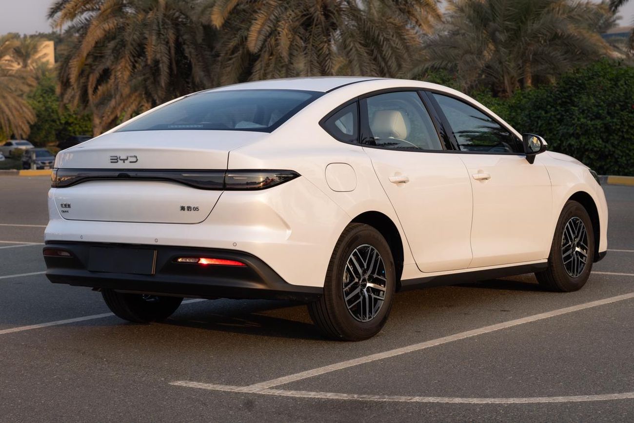 بي واي دي سيل 05 DM-i ضمان 5سنوات سيرفيس 3 سنوات