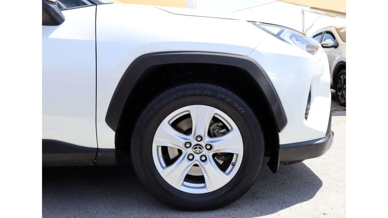 Toyota RAV4 EX ACCIDENTS FREE - GCC - PERFECT CONDITION INSIDE OUT - ENGINE 2500 CC -