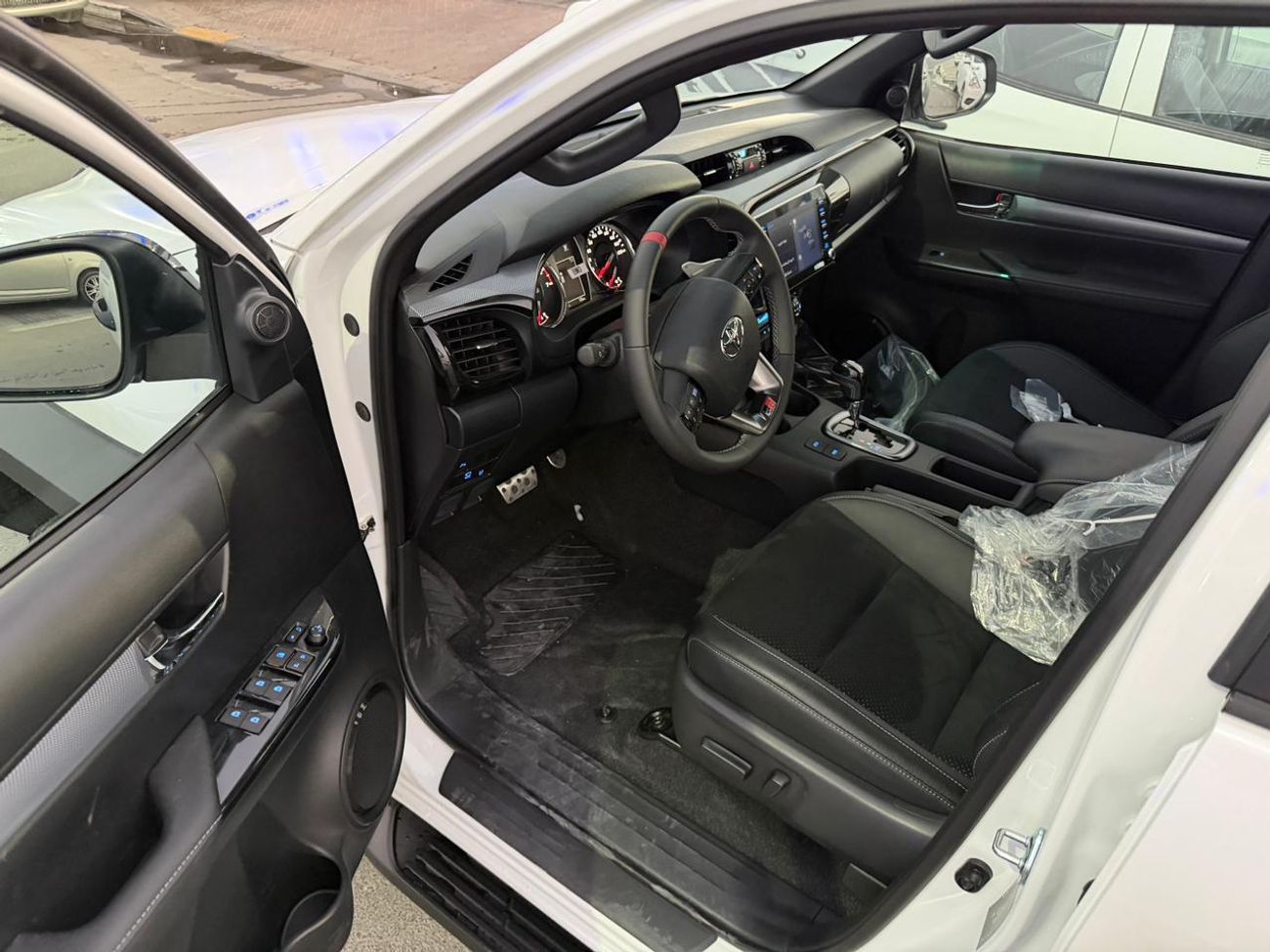 تويوتا هيلوكس DC 4.0L PETROL V6 GR AUTOMATIC TRANSMISSION ( FOR RE- EXPORT ONLY )