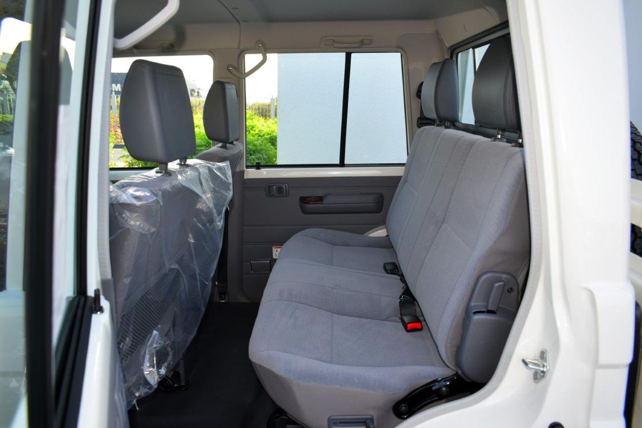 Toyota Land Cruiser Pick Up 79 DOUBLE CAB  LIMITED LX V8 4.5L TURBO DIESEL 5 SEAT MANUAL TRANSMISSION