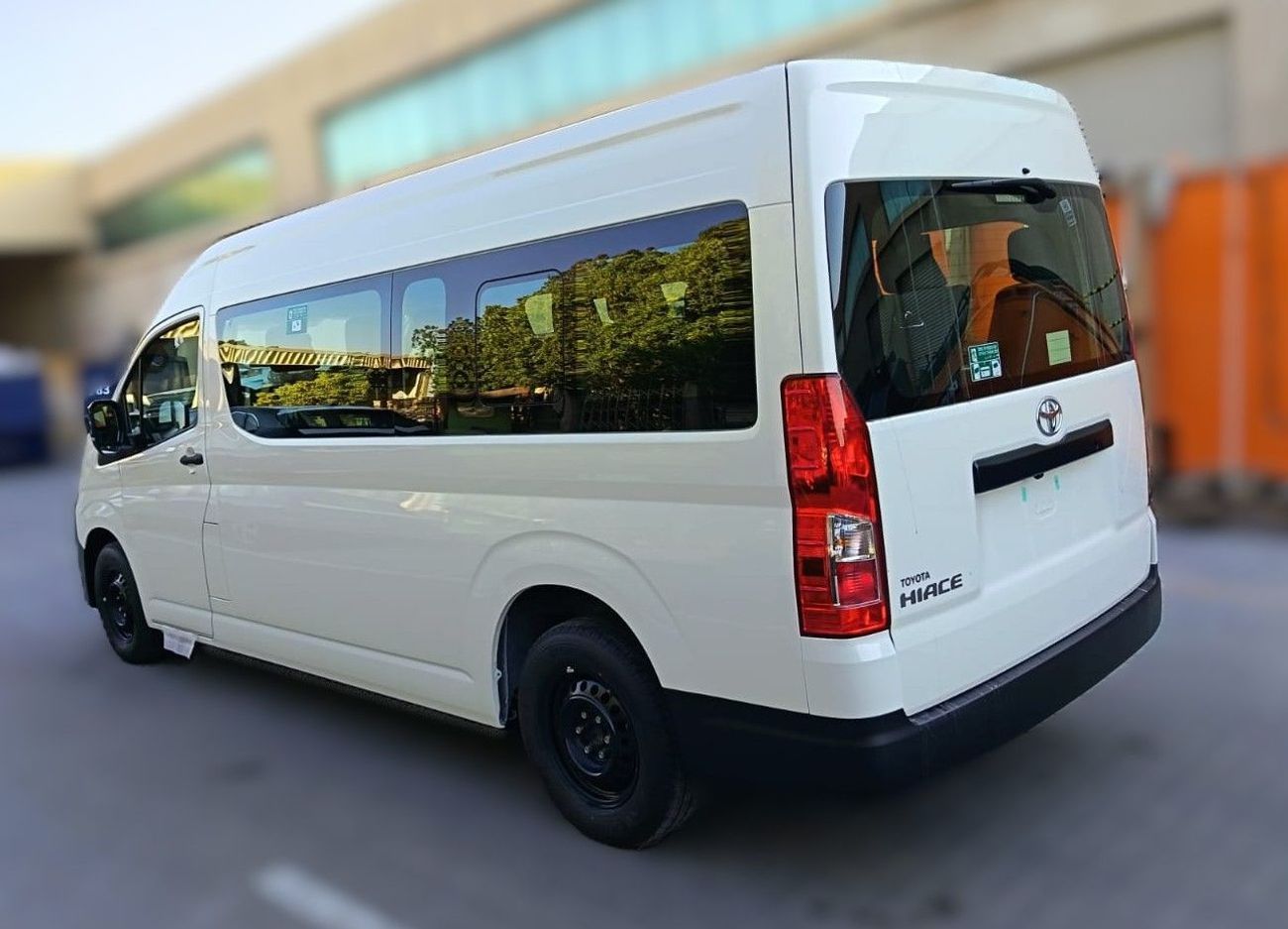 تويوتا هاياس NEW TOYOTA HIACE 2.8L DIESEL 13STR BUS DX M/T 2026 MODEL