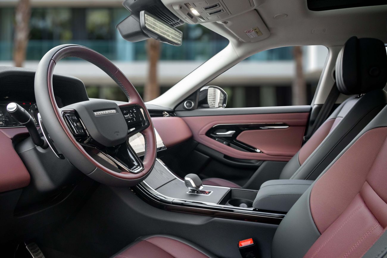 لاند روفر رانج روفر إيفوك Evoque  | 3,721 P.M | 0% Downpayment | SE P250 R-Dynamic!