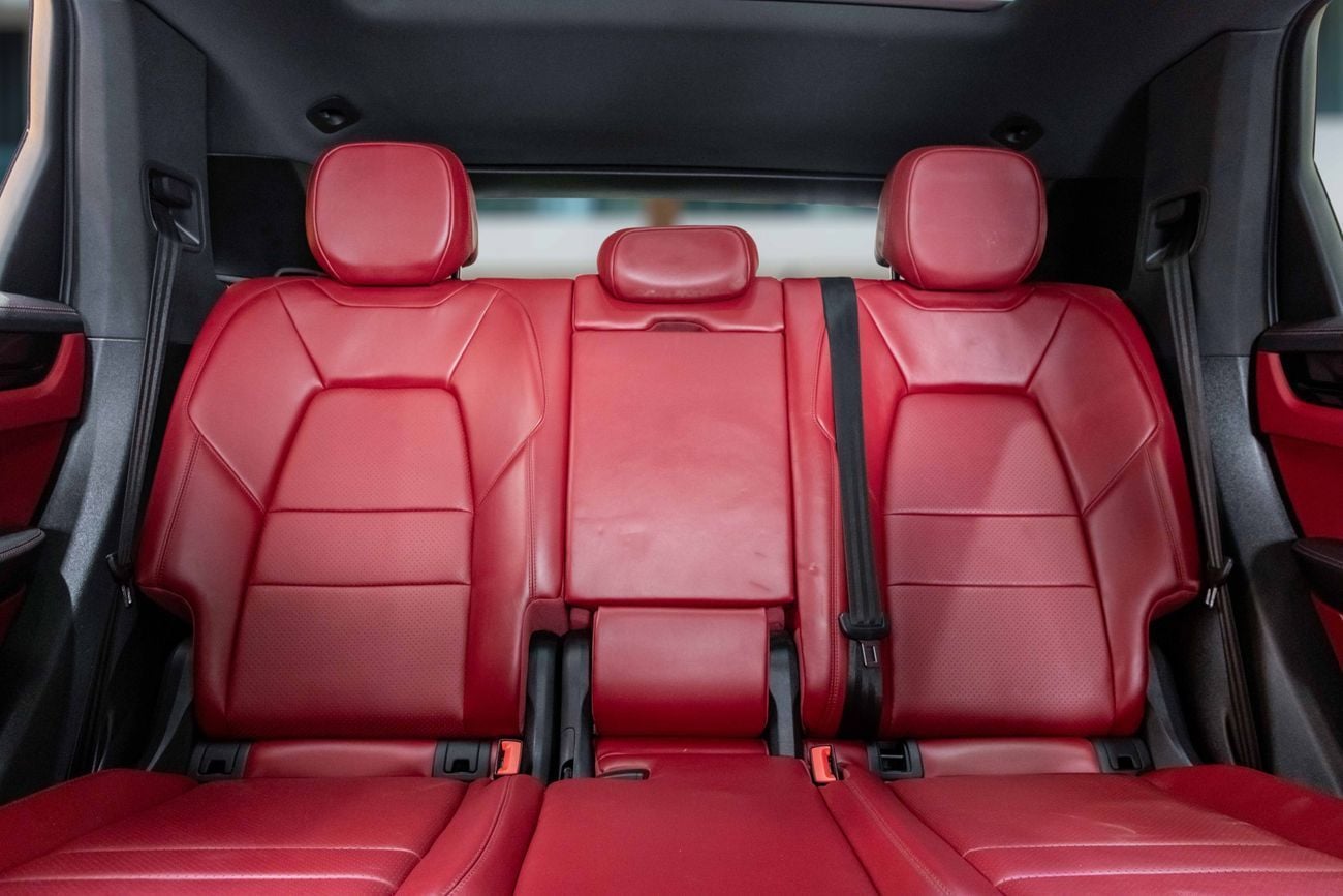 بورش كايان Cayenne E-Hybrid | 3,330 P.M | 0% Downpayment | Immaculate Condition!