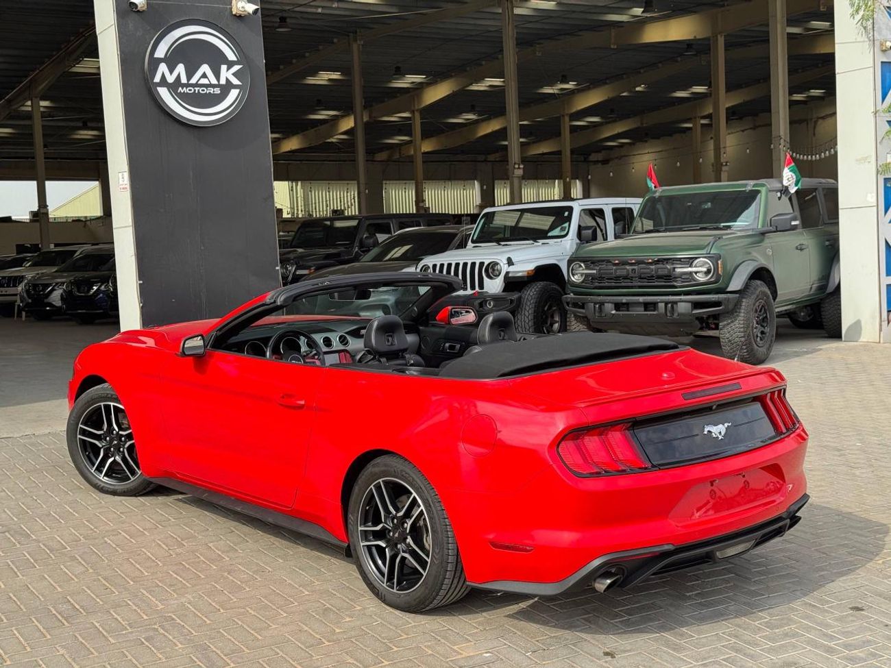 Ford Mustang EcoBoost / 2.3L V4 / BIG SCREEN / RADAR / BLIND SPOTS / REMOTE START / IN PERFECT CONDITION