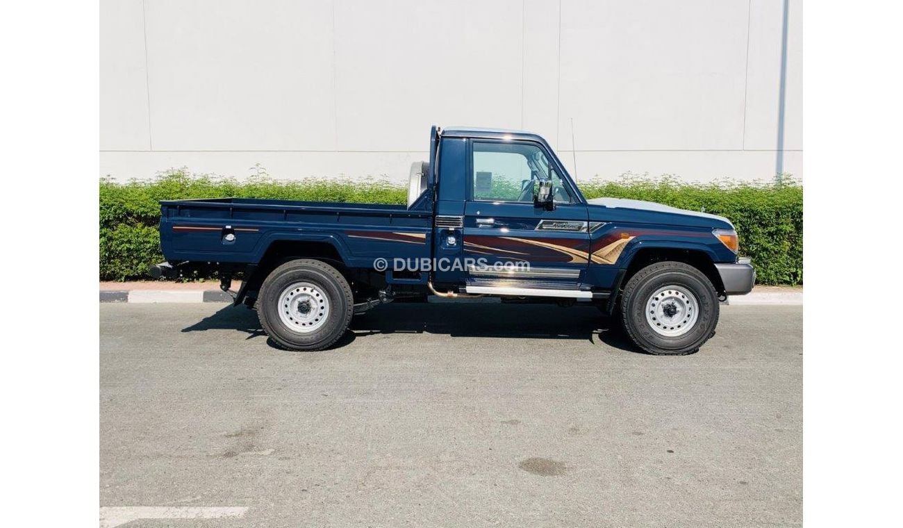 Toyota Land Cruiser Pick Up V6 4.0L Petrol 4X4 Manual Transmission - Euro 4