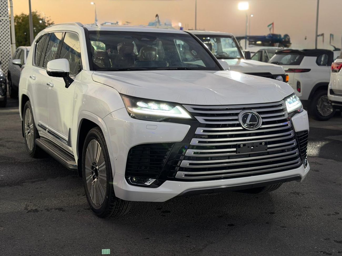 لكزس LX 700h 3.5L HYBRID URBAN 7 SEATER AUTOMATIC TRANSMISSION