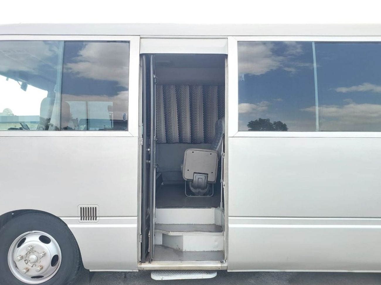 Nissan Civilian NISSAN CIVILIAN BUS RHD 2002 MODEL 4.1 L DIESEL AUTOMATIC(PM10515)