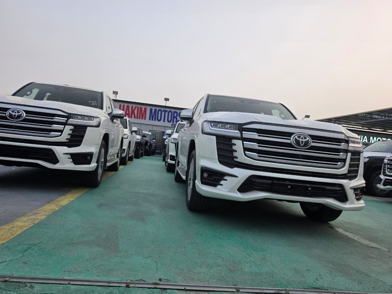 تويوتا لاند كروزر Toyota Land Cruiser LC300 2026 – جميع الفئات متوفرة | 4.0 و 3.5 بنزين | صفر كم