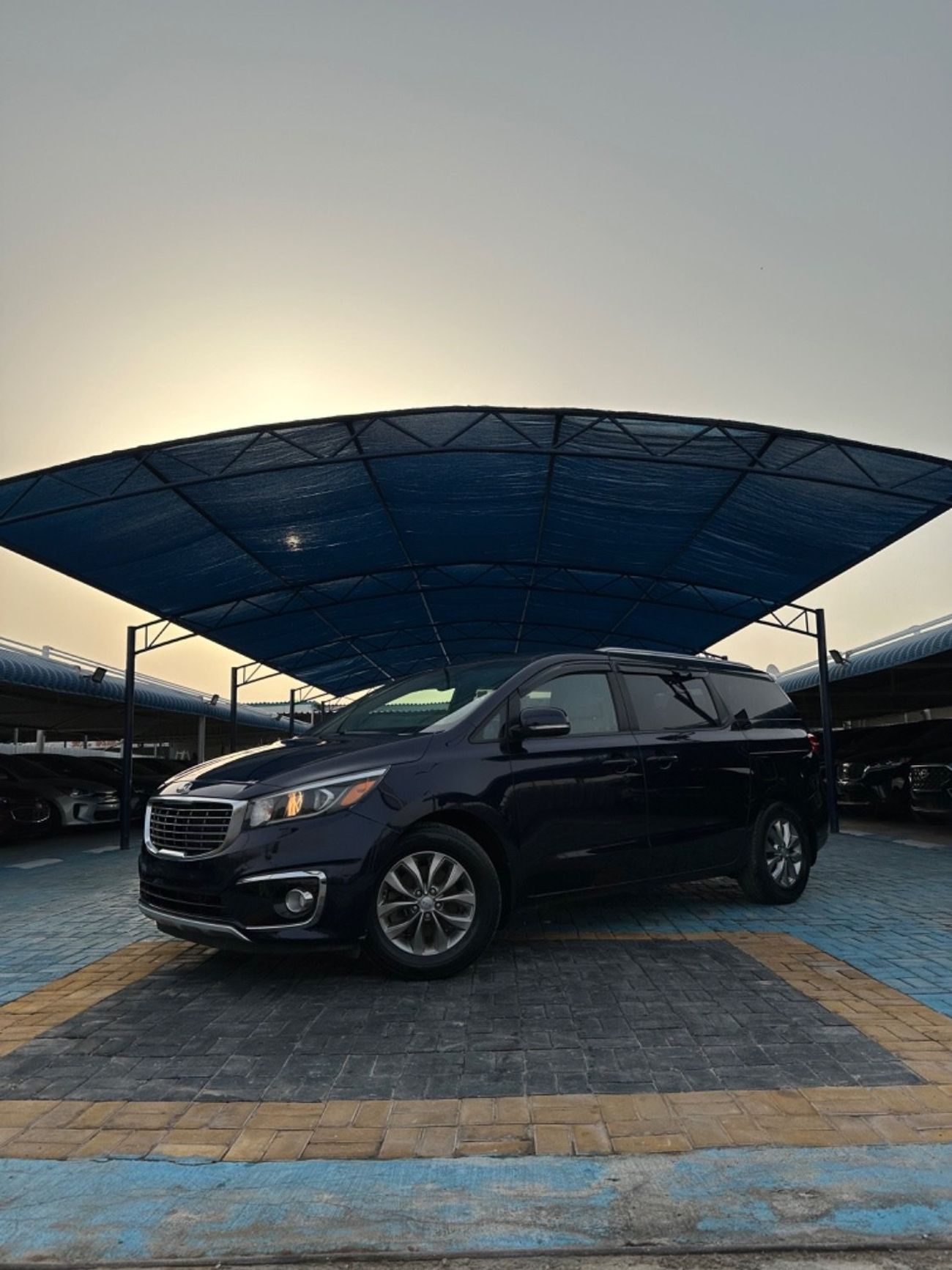 Kia Sedona car in perfect condition Kia sedona 2020 with engine capacity 3.3 car requires investment. in LX tri