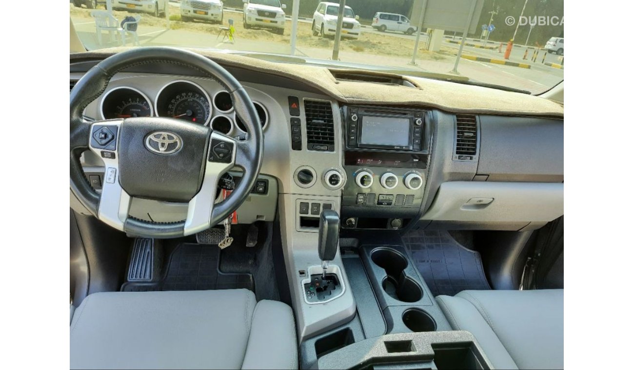 Toyota Sequoia Toyota sequoia 2014 ,,,sunroof very good coundation for sale