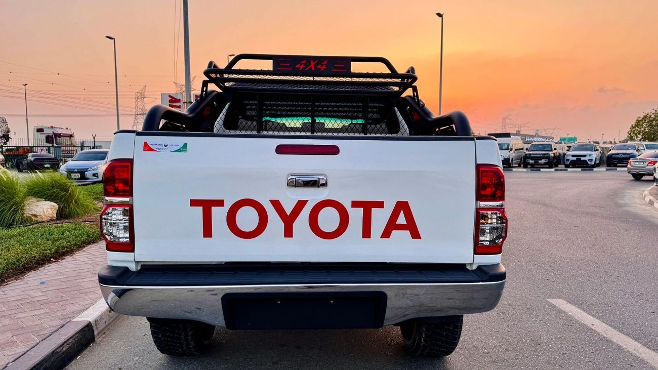 تويوتا هيلوكس PREMIUM BULL BAR INSTALLED | SPORTS BAR WITH BASKET | 3.0L DIESEL ENGINE | RHD | 2012 | MANUAL TRANS