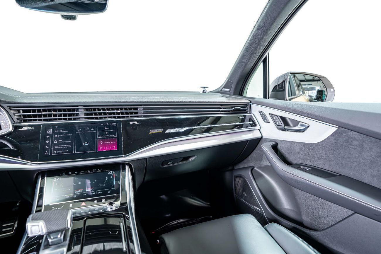 Audi SQ7 2025-Twin Turbo V8-Al Nabooda Warranty-Exclusive Color-Sports Exhaust-22 Inch Rims