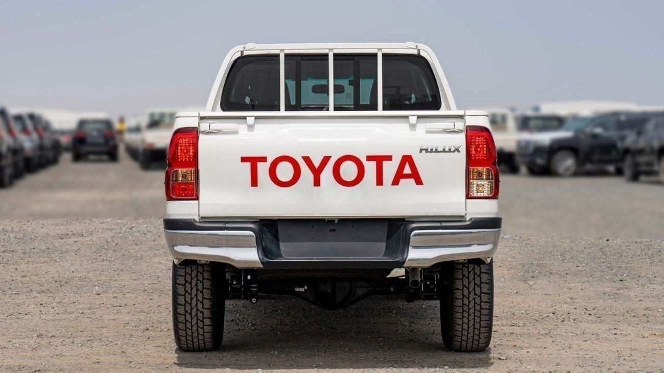 Toyota Hilux GLX DC 2.7P AT  mid option 4X4 MY2025 – WHITE