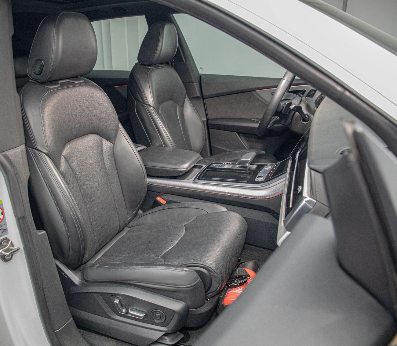 Audi Q8 55 TFSI quattro S-Line 3.0L (340 HP)