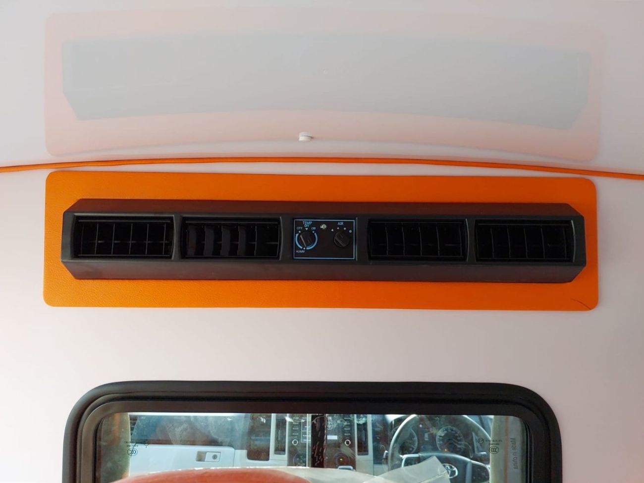 تويوتا هاياس TOYOTA HIACE VAN AMBULANCE RHD 2020 MODEL 2.8 L DIESEL AUTOMATIC(PM04638)